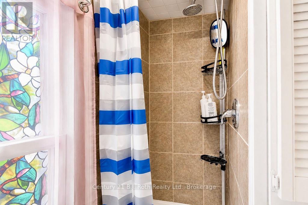 215 Oxford Street, Orillia, Ontario  L3V 1H6 - Photo 18 - S13493132