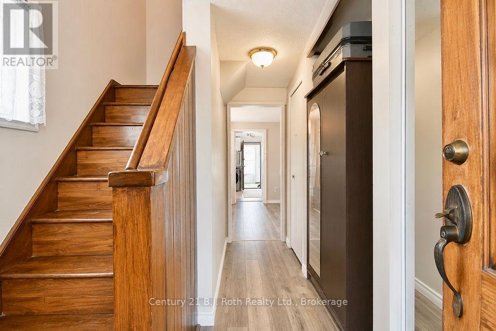 215 Oxford Street, Orillia, Ontario  L3V 1H6 - Photo 3 - S13493132
