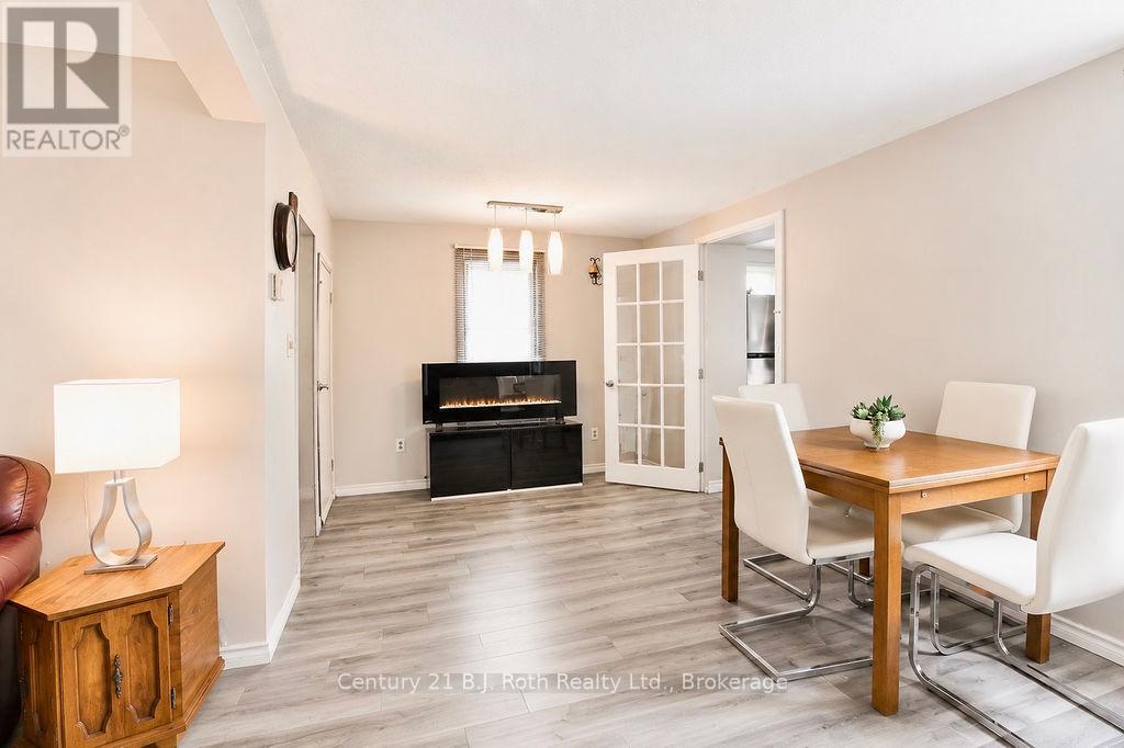 215 Oxford Street, Orillia, Ontario  L3V 1H6 - Photo 4 - S13493132