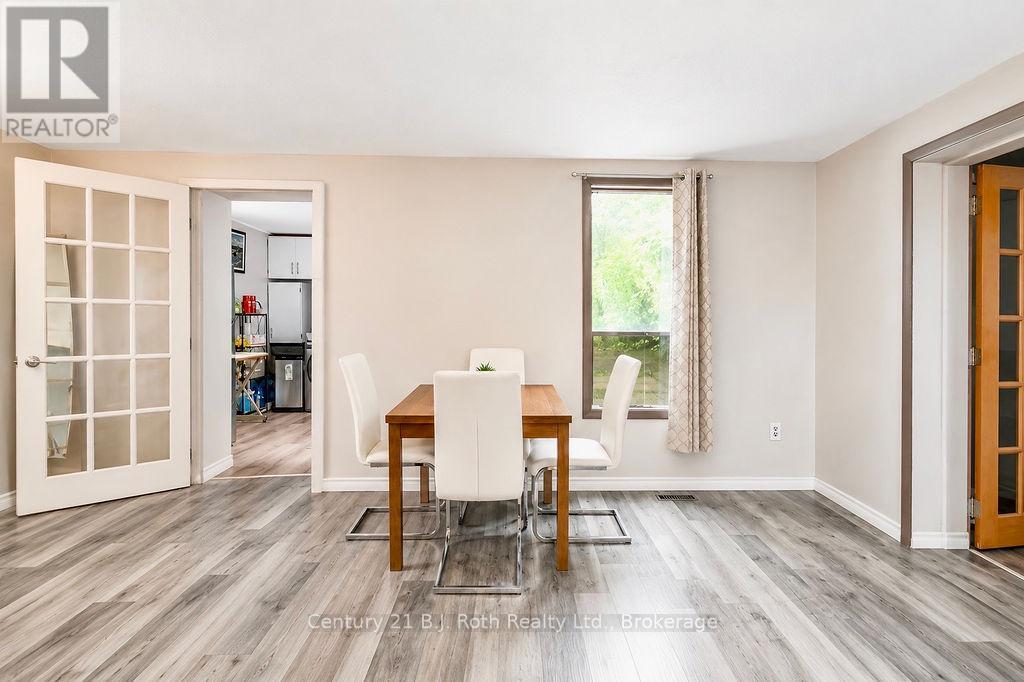 215 Oxford Street, Orillia, Ontario  L3V 1H6 - Photo 5 - S13493132