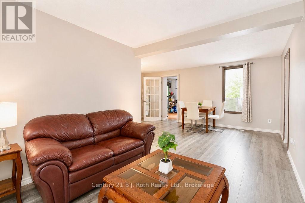 215 Oxford Street, Orillia, Ontario  L3V 1H6 - Photo 7 - S13493132