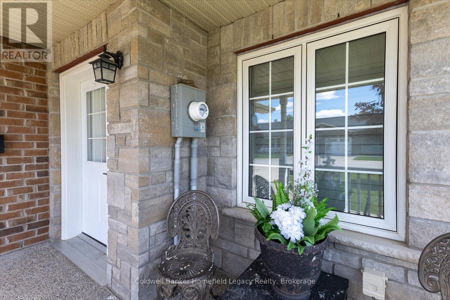 12 Devon Drive E, South Huron (Exeter), Ontario  N0M 1S3 - Photo 6 - X13492988