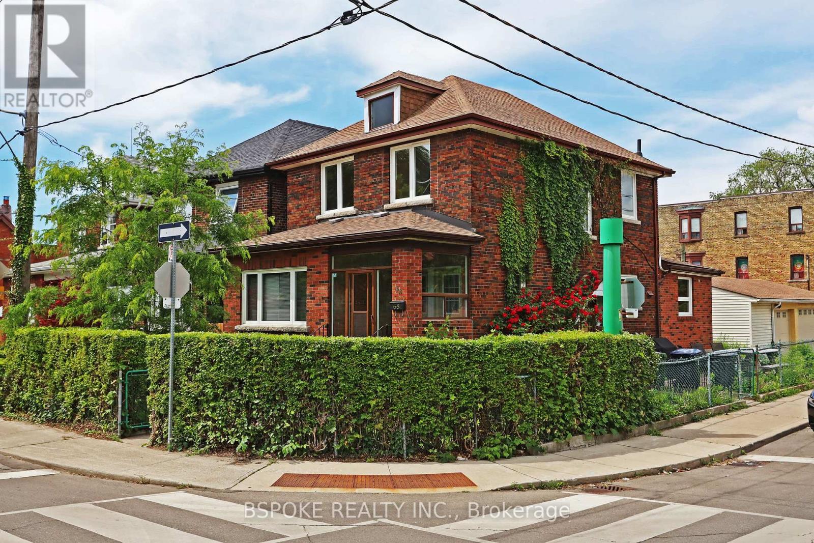 UPPER - 68 ROXTON ROAD, Toronto, Ontario