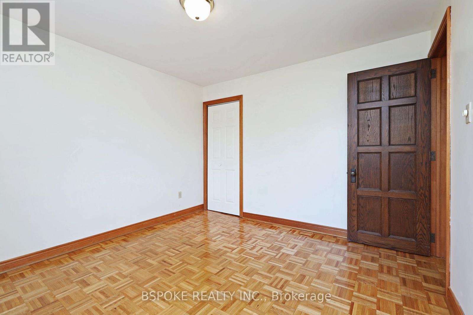 Upper - 68 Roxton Road, Toronto, Ontario  M6J 2Y2 - Photo 13 - C13492812