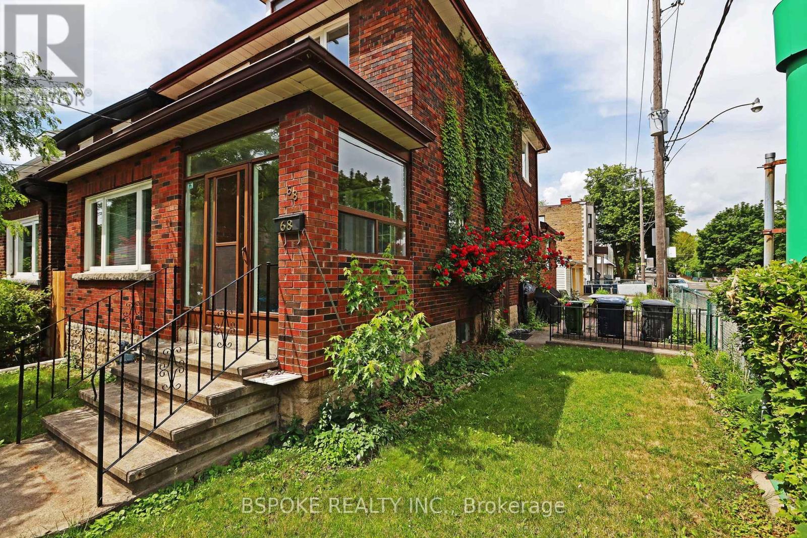 Upper - 68 Roxton Road, Toronto, Ontario  M6J 2Y2 - Photo 16 - C13492812