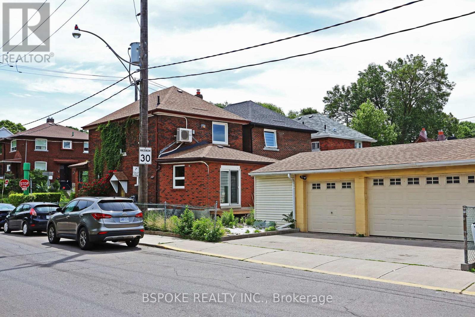 Upper - 68 Roxton Road, Toronto, Ontario  M6J 2Y2 - Photo 17 - C13492812