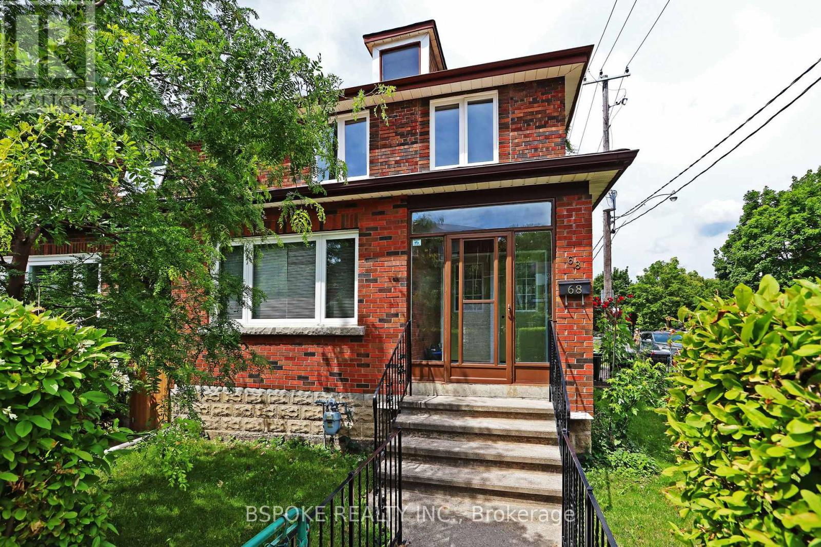 Upper - 68 Roxton Road, Toronto, Ontario  M6J 2Y2 - Photo 2 - C13492812