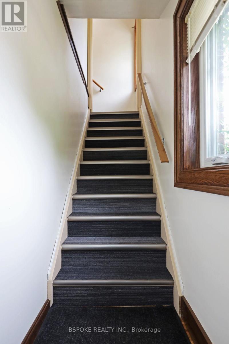 Upper - 68 Roxton Road, Toronto, Ontario  M6J 2Y2 - Photo 4 - C13492812