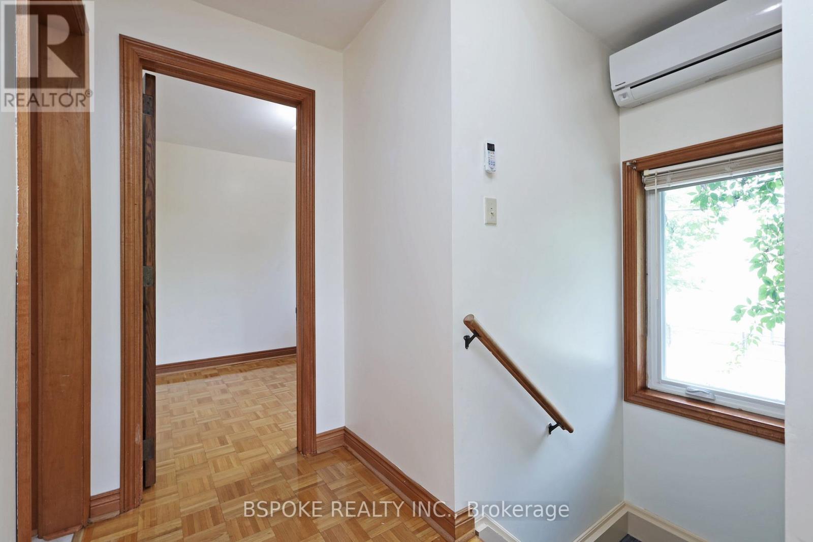 Upper - 68 Roxton Road, Toronto, Ontario  M6J 2Y2 - Photo 5 - C13492812