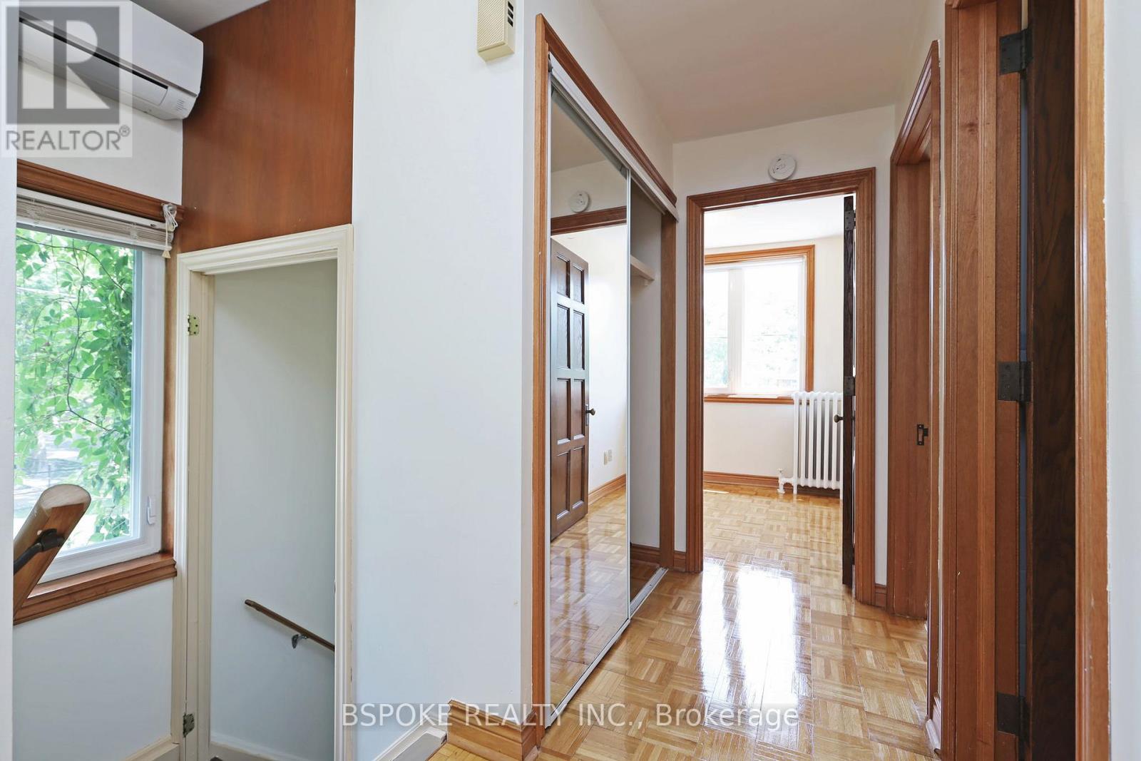 Upper - 68 Roxton Road, Toronto, Ontario  M6J 2Y2 - Photo 6 - C13492812