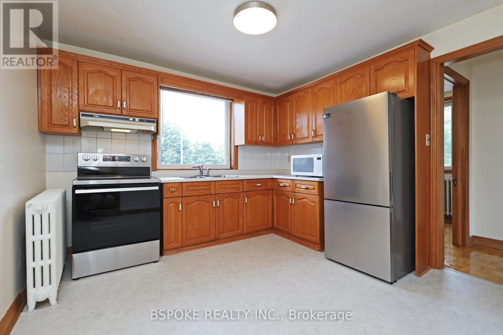 Upper - 68 Roxton Road, Toronto, Ontario  M6J 2Y2 - Photo 7 - C13492812