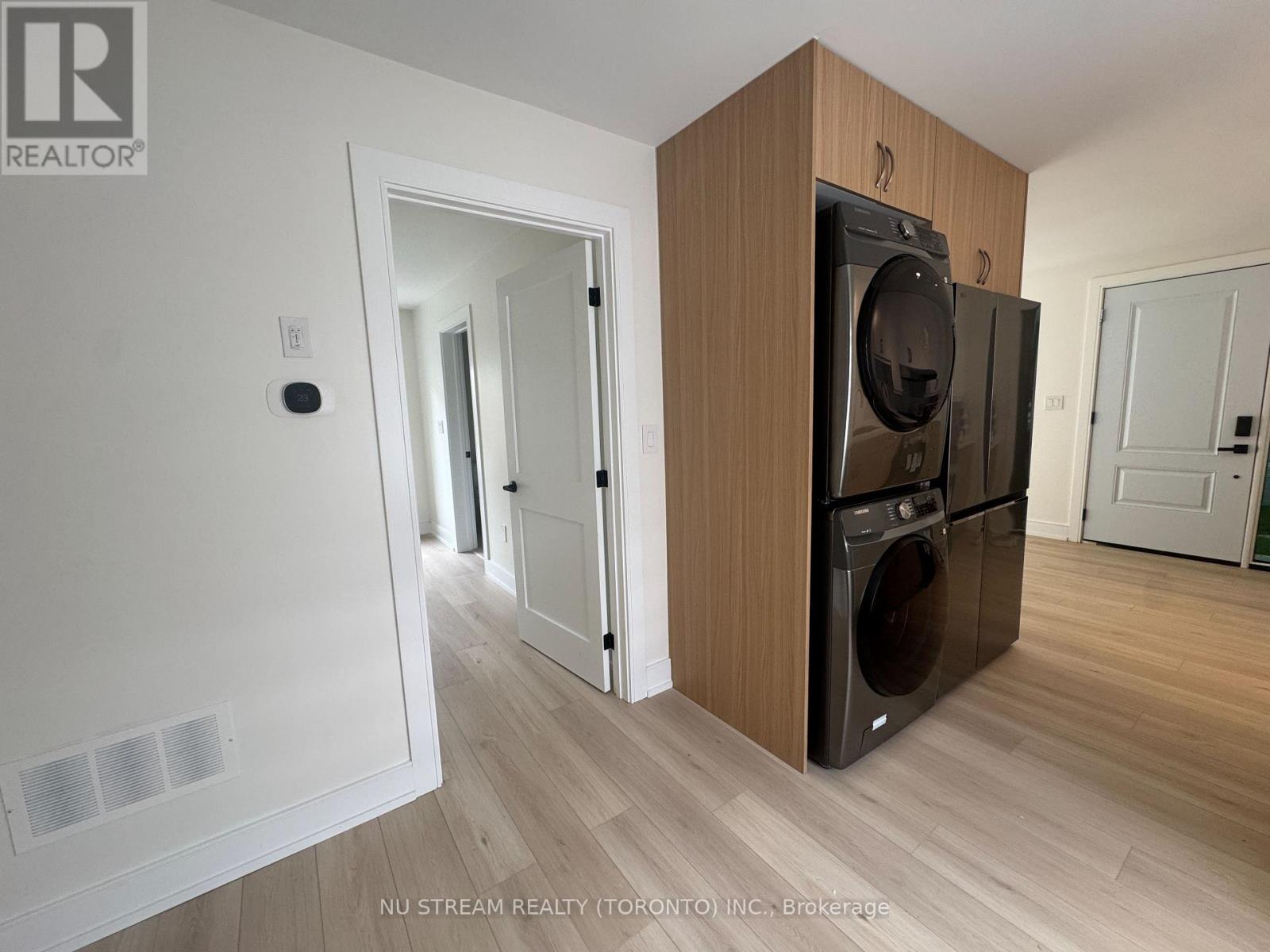 Unit 2 - 42 Bartley Drive, Toronto, Ontario  M4A 1B9 - Photo 2 - C13492956