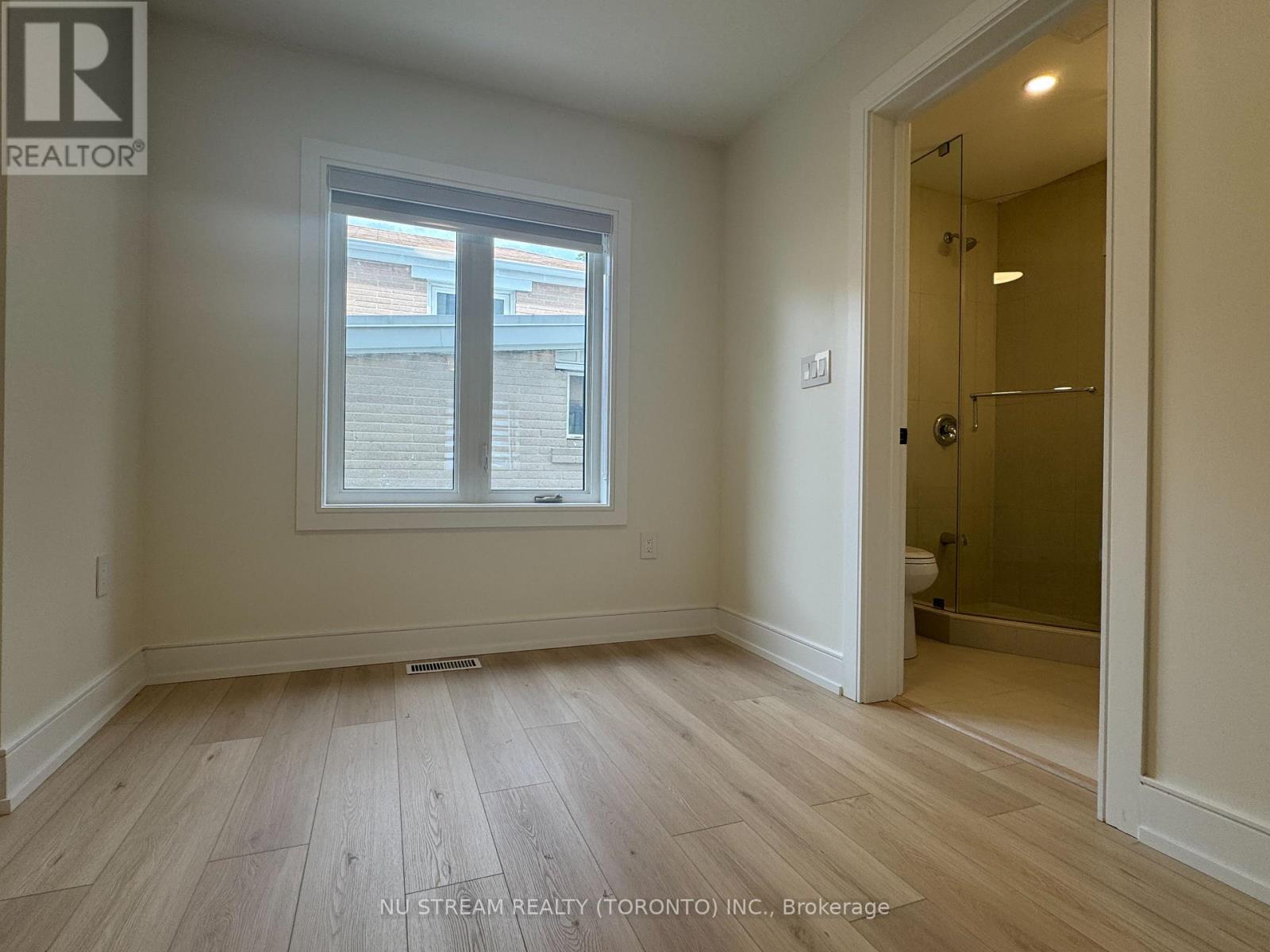 Unit 2 - 42 Bartley Drive, Toronto, Ontario  M4A 1B9 - Photo 3 - C13492956