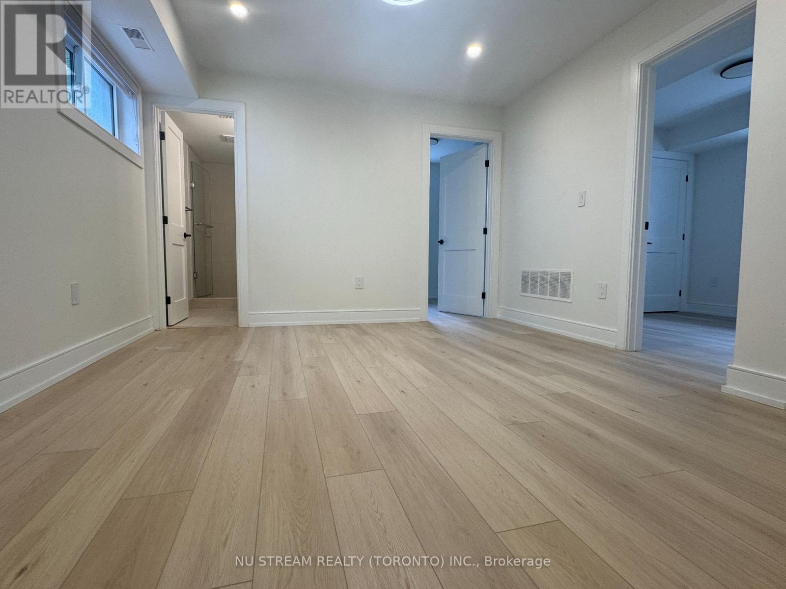 Unit 2 - 42 Bartley Drive, Toronto, Ontario  M4A 1B9 - Photo 5 - C13492956