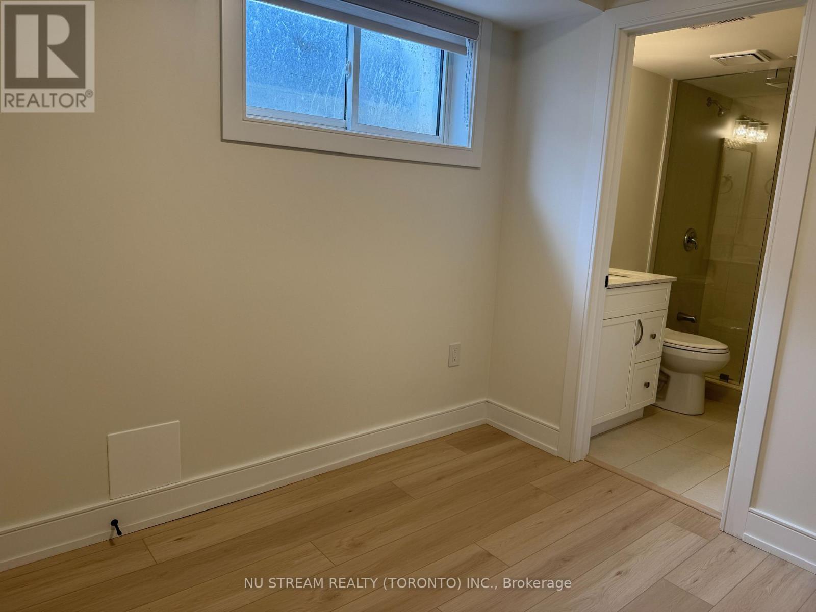 Unit 2 - 42 Bartley Drive, Toronto, Ontario  M4A 1B9 - Photo 7 - C13492956