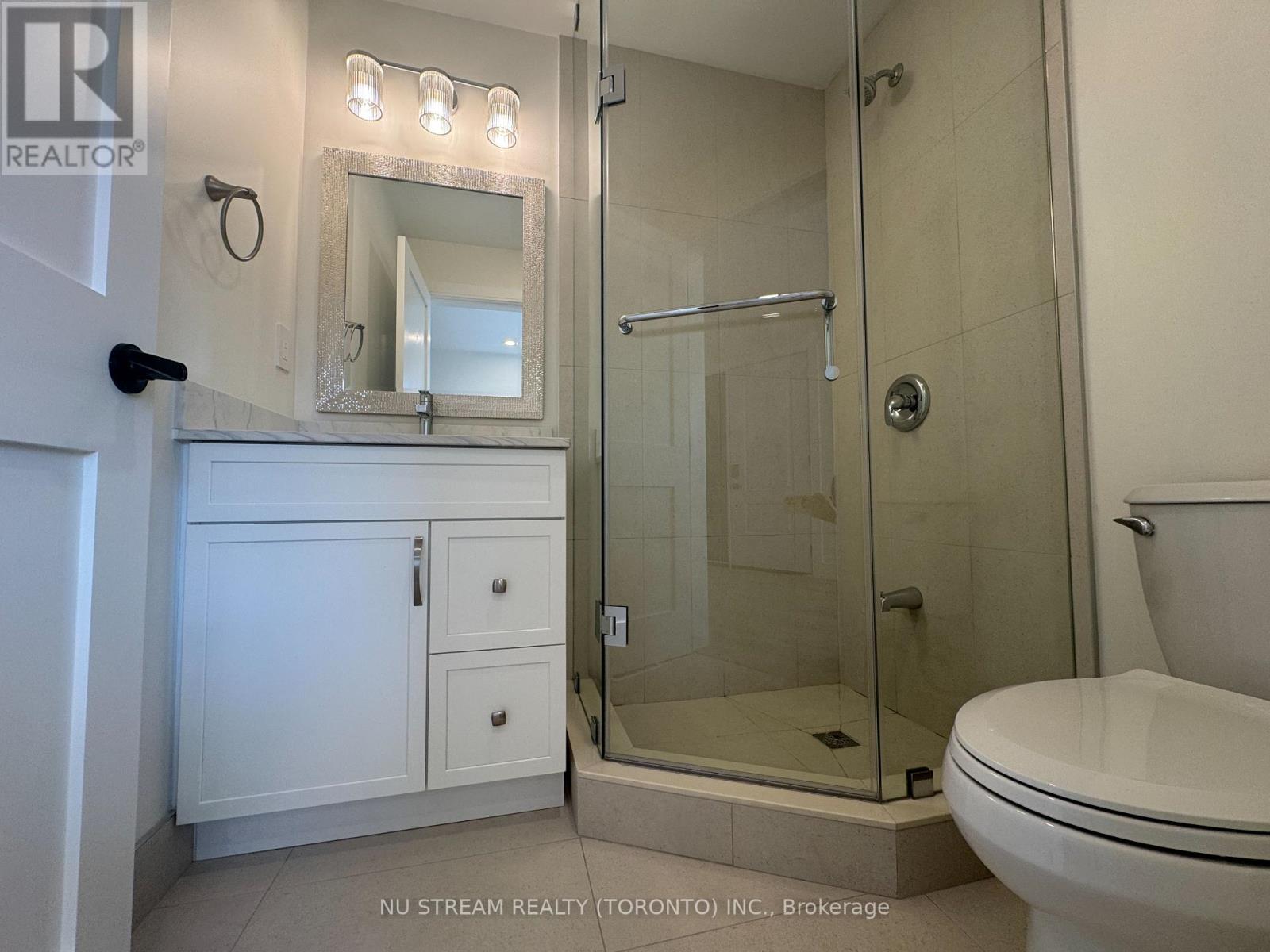 Unit 2 - 42 Bartley Drive, Toronto, Ontario  M4A 1B9 - Photo 8 - C13492956
