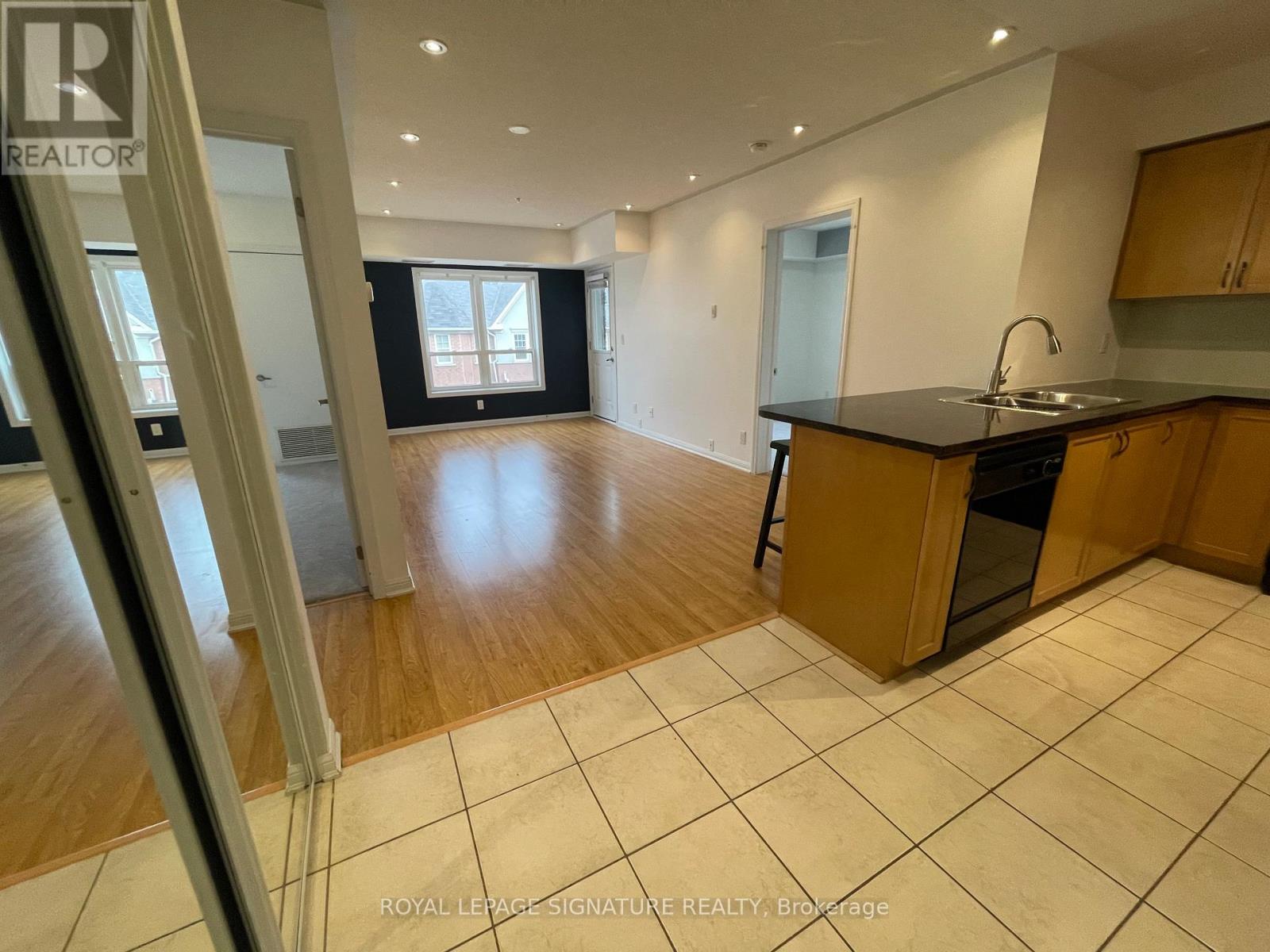 327 - 10 Mendelssohn Street, Toronto, Ontario  M1L 0G7 - Photo 4 - E13493080