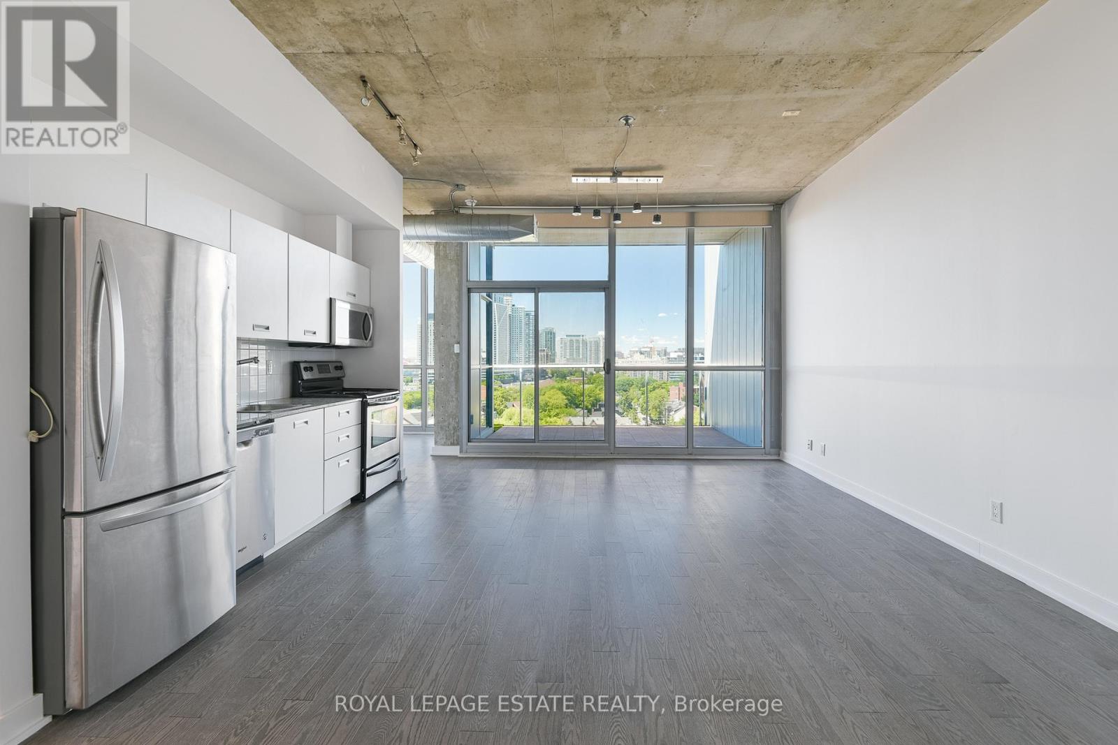 1002 - 60 Bathurst Street, Toronto, Ontario  M5V 2P4 - Photo 3 - C13489404