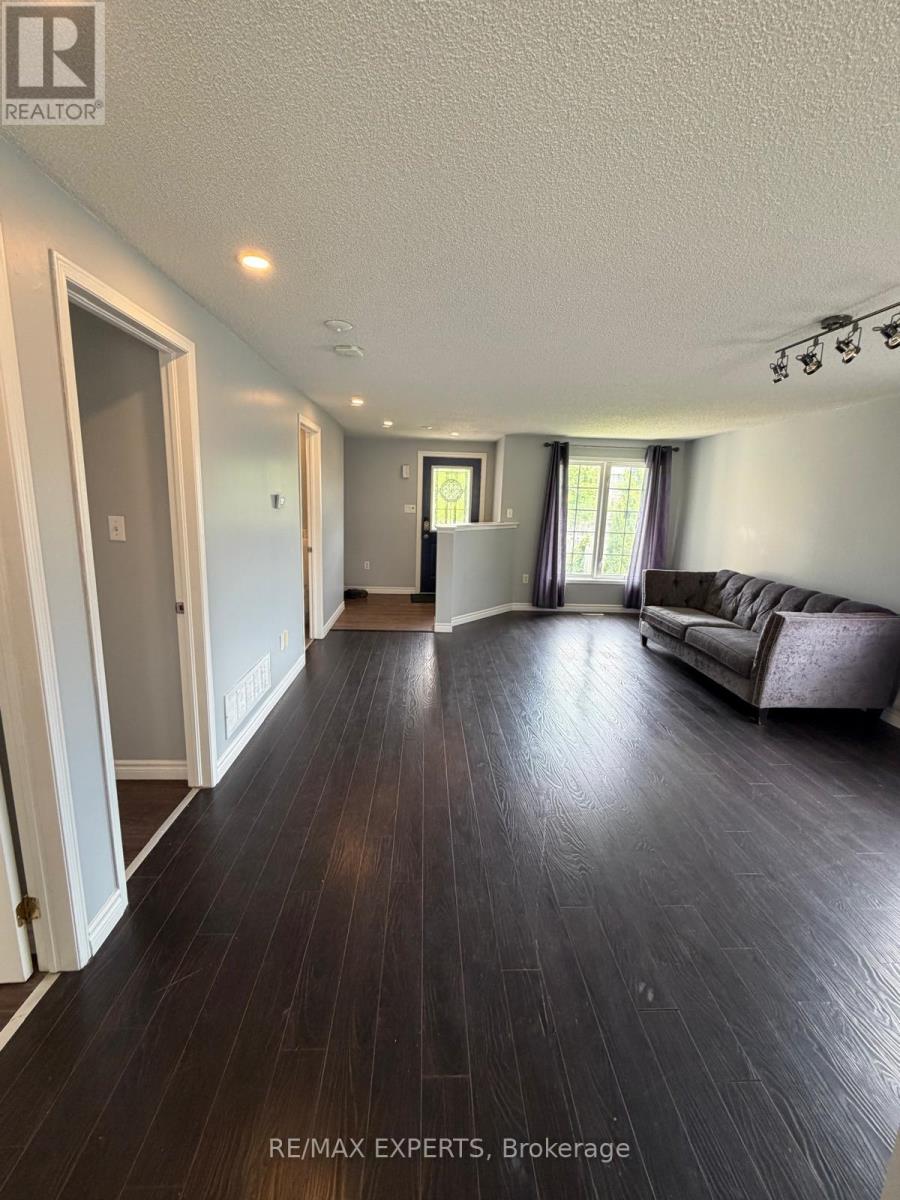 Upper - 4 Ambler Byway, Barrie, Ontario  L4M 7A4 - Photo 7 - S13492770