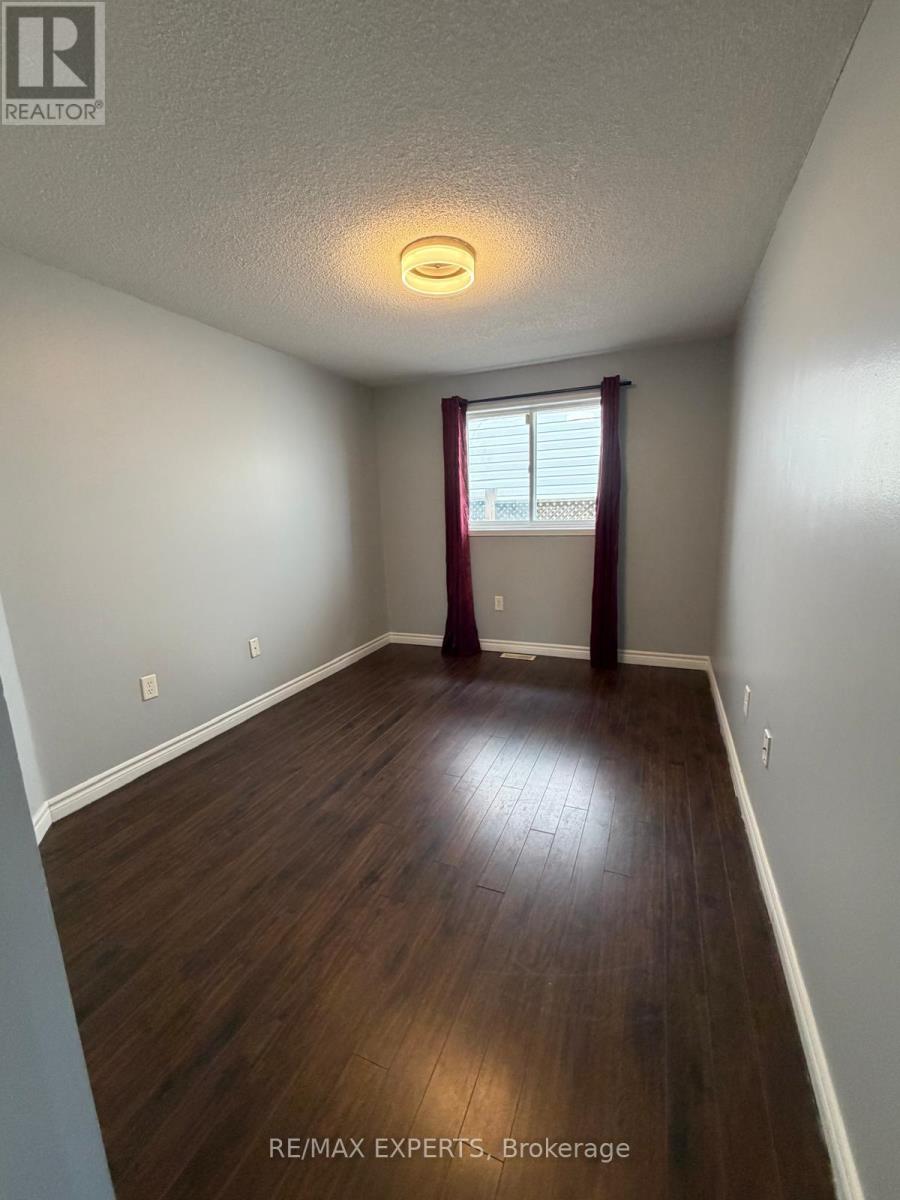 Upper - 4 Ambler Byway, Barrie, Ontario  L4M 7A4 - Photo 8 - S13492770