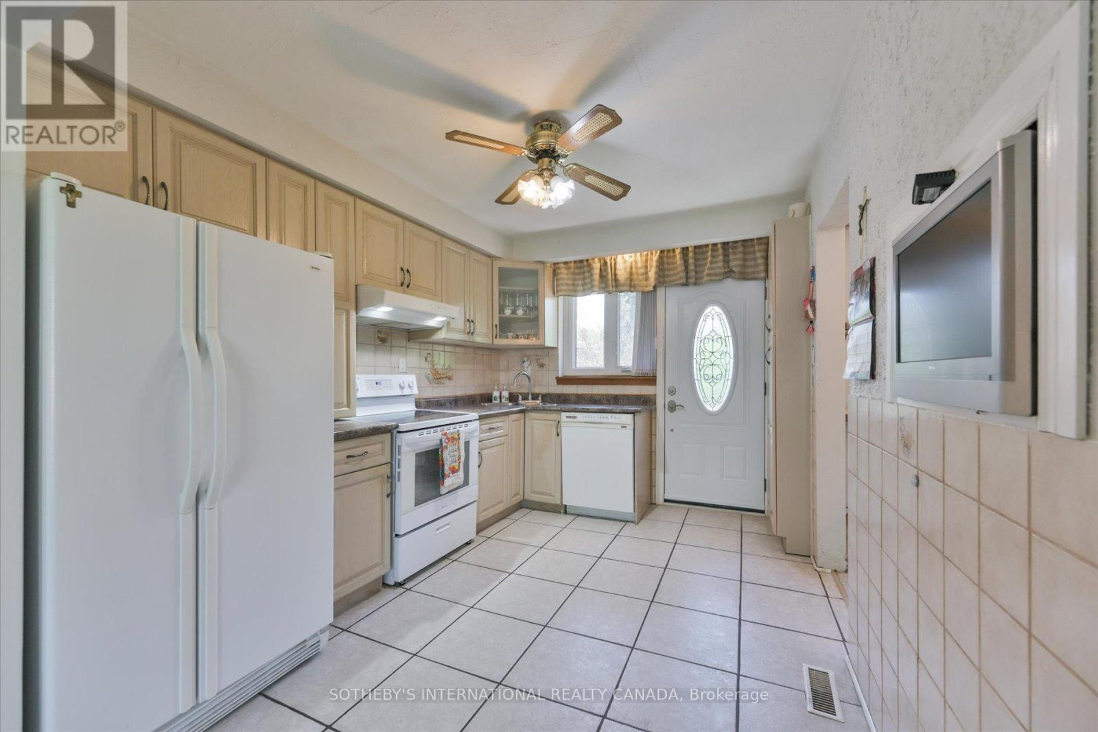 283 Derrydown Road, Toronto, Ontario  M3J 1S2 - Photo 13 - W13492838