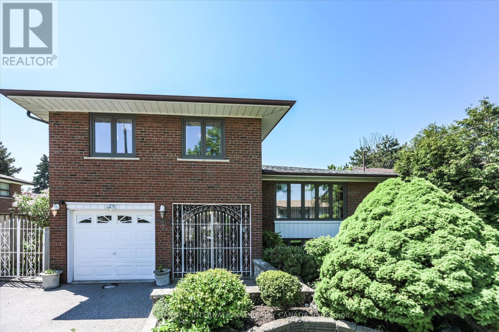 283 Derrydown Road, Toronto, Ontario  M3J 1S2 - Photo 4 - W13492838
