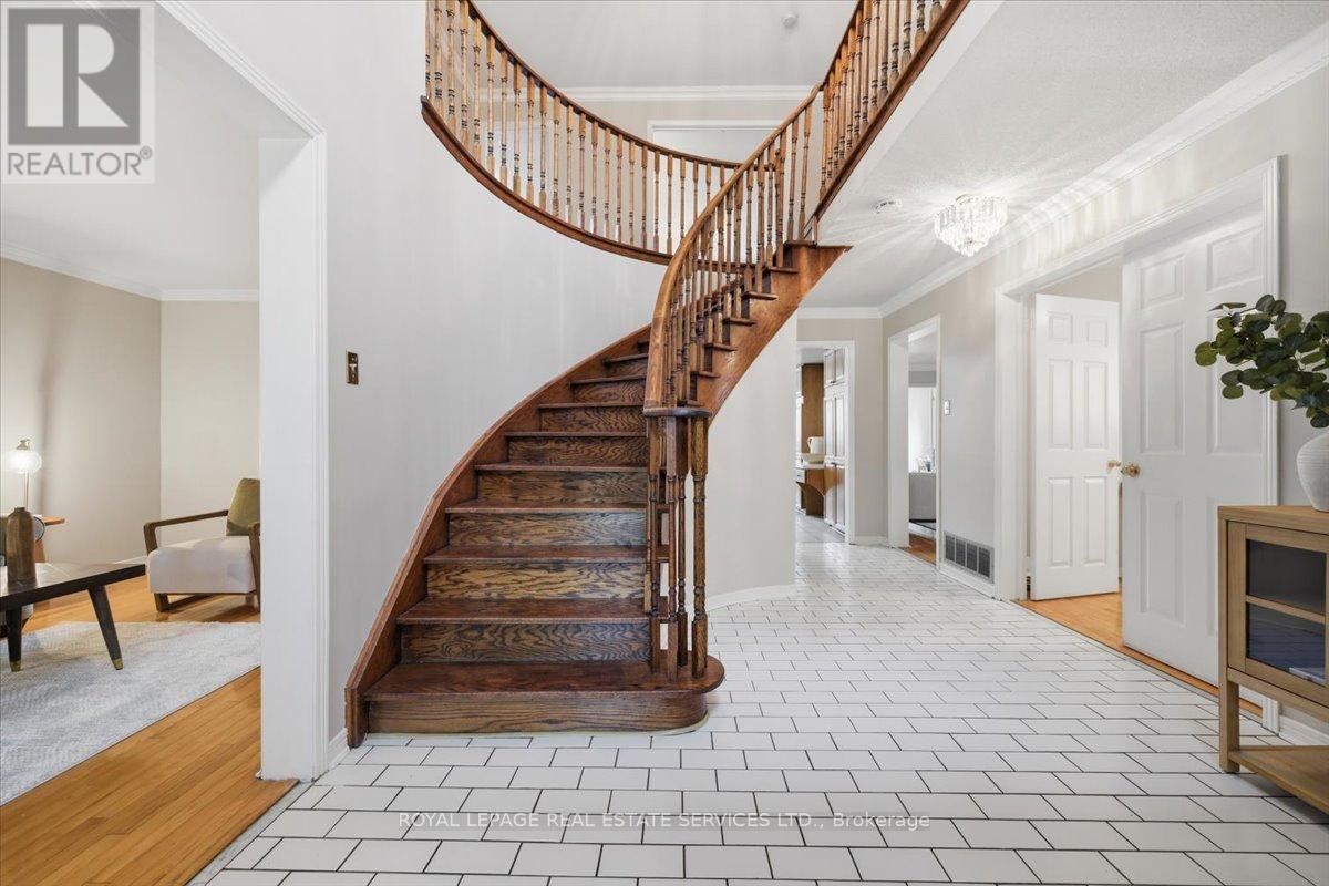 2148 Grosvenor Street, Oakville, Ontario  L6H 5L2 - Photo 3 - W13492954