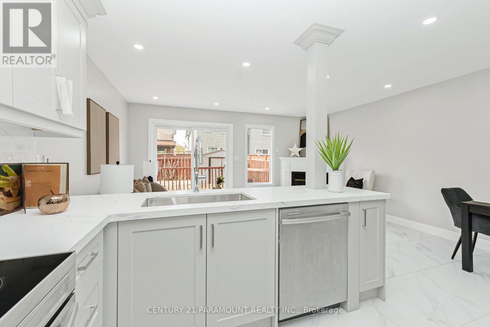 641 Macbeth Heights, Mississauga, Ontario  L5W 1E5 - Photo 16 - W13492962