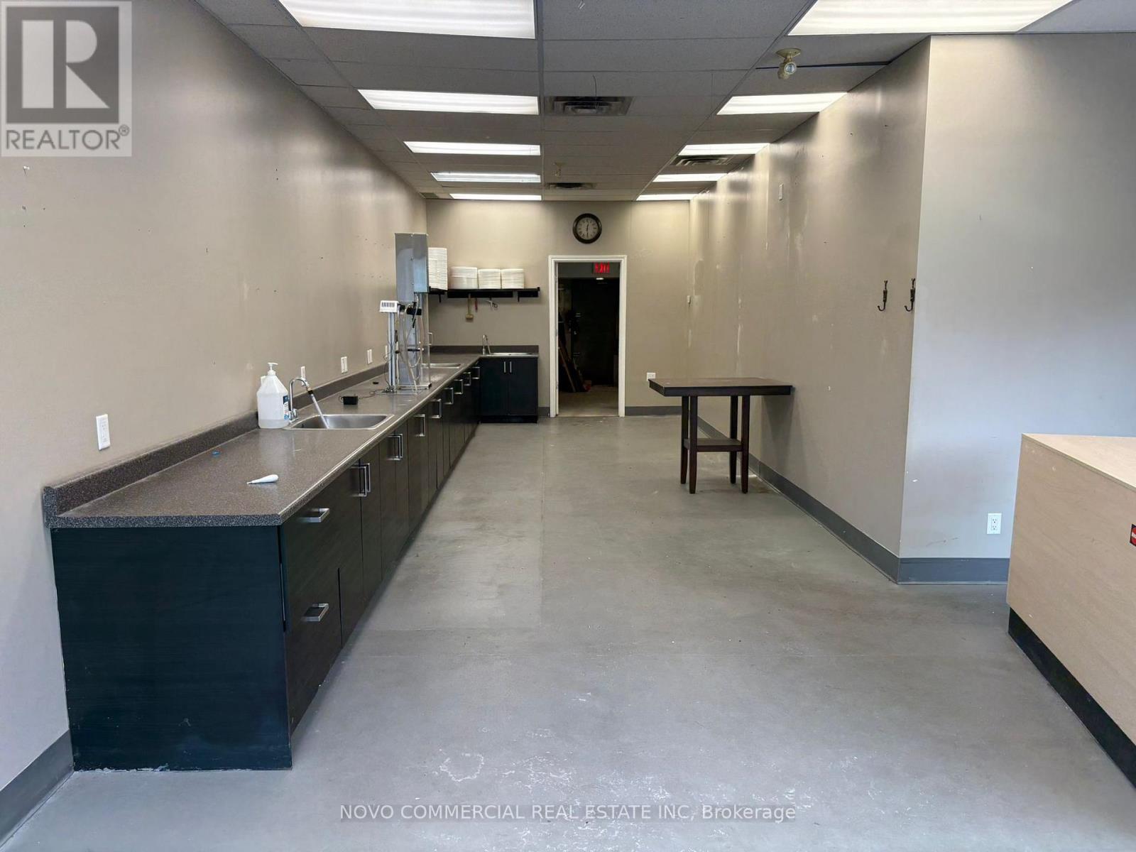 4 - 665 Plains Road E, Burlington, Ontario  L7T 2E8 - Photo 4 - W13493050