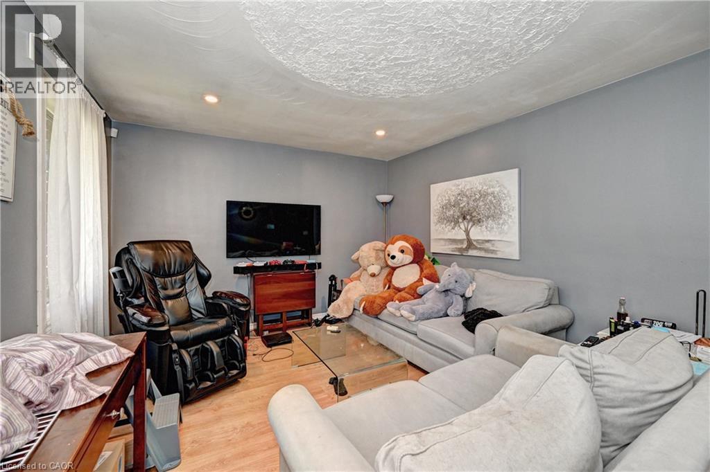 525 Fallingbrook Drive, Waterloo, Ontario  N2L 4N2 - Photo 11 - 40836577