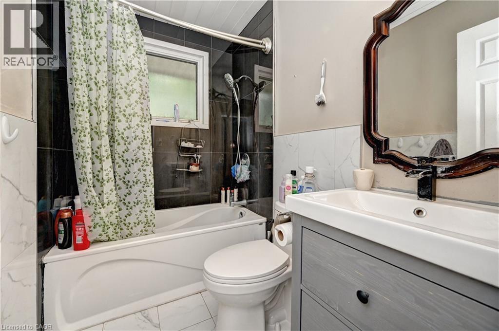 525 Fallingbrook Drive, Waterloo, Ontario  N2L 4N2 - Photo 19 - 40836577