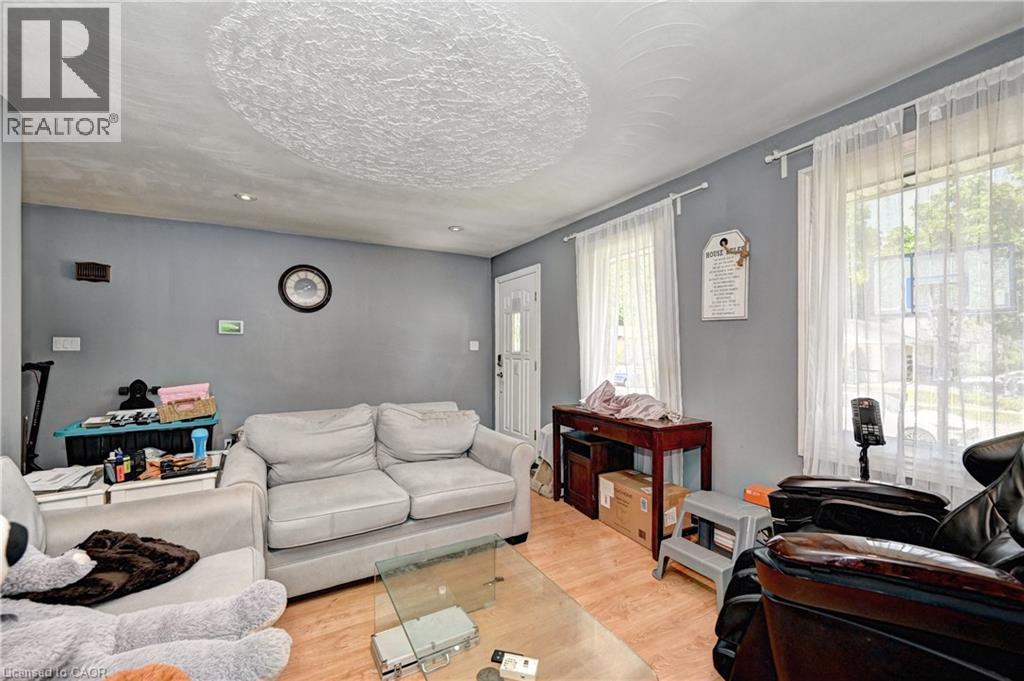525 Fallingbrook Drive, Waterloo, Ontario  N2L 4N2 - Photo 3 - 40836577