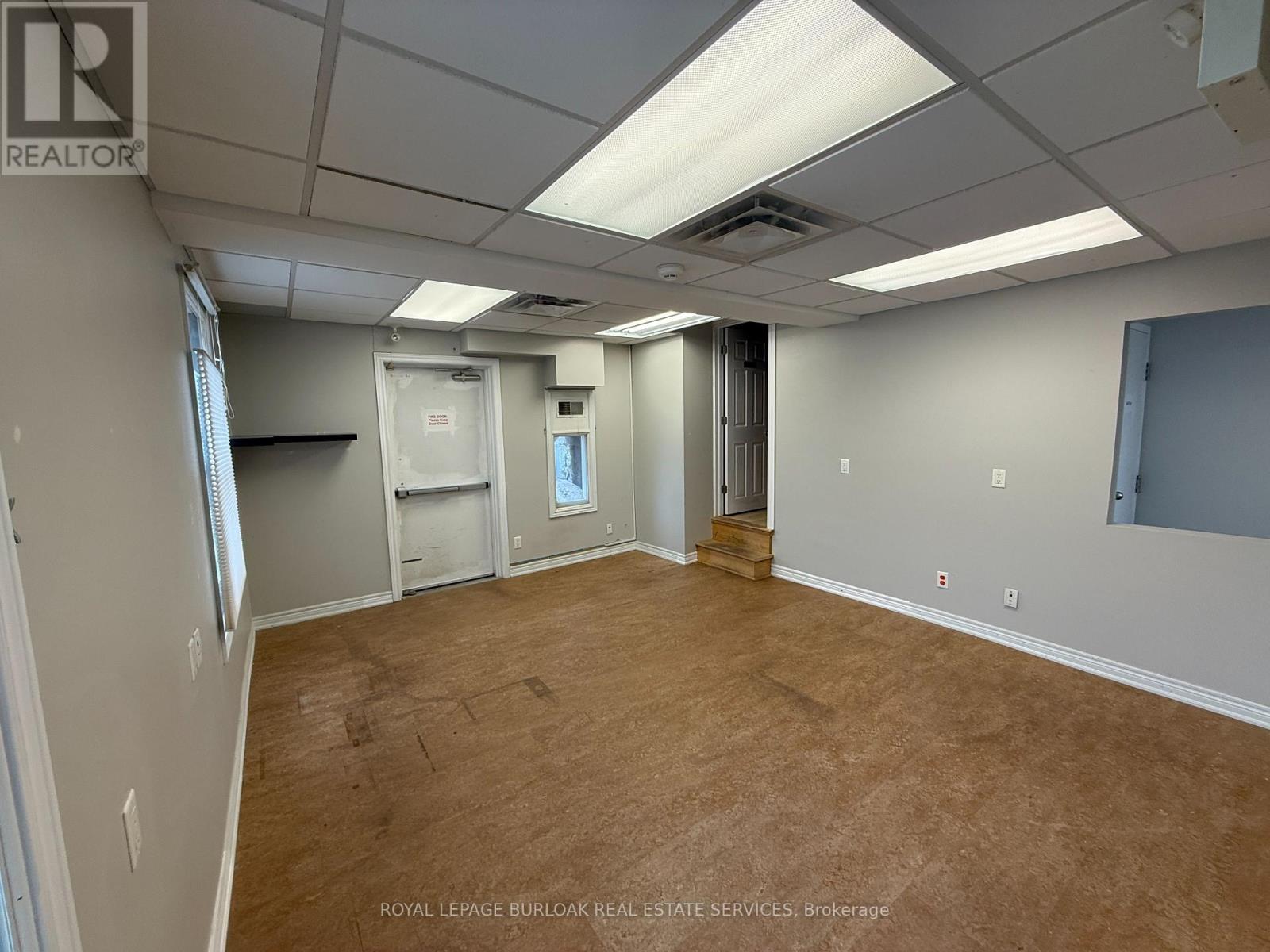446 Plains Road E, Burlington, Ontario  L7T 2E1 - Photo 11 - W12821914