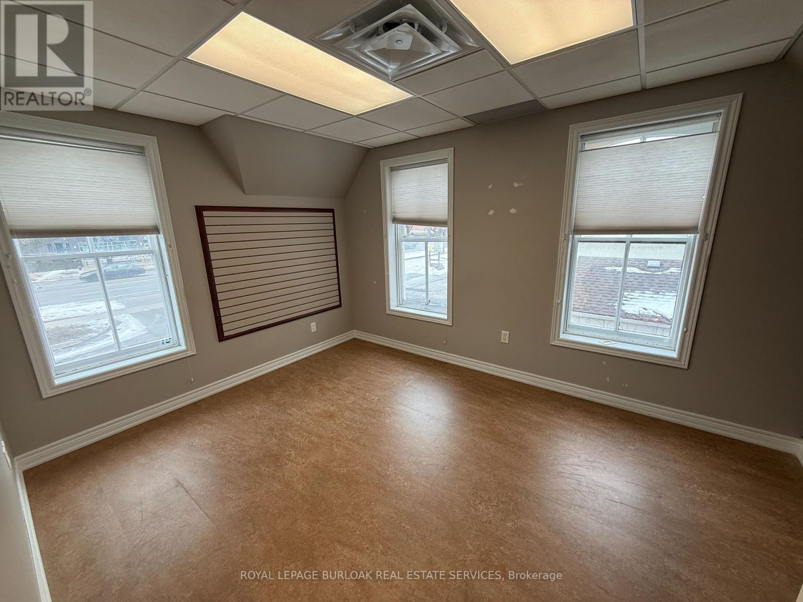 446 Plains Road E, Burlington, Ontario  L7T 2E1 - Photo 13 - W12821914