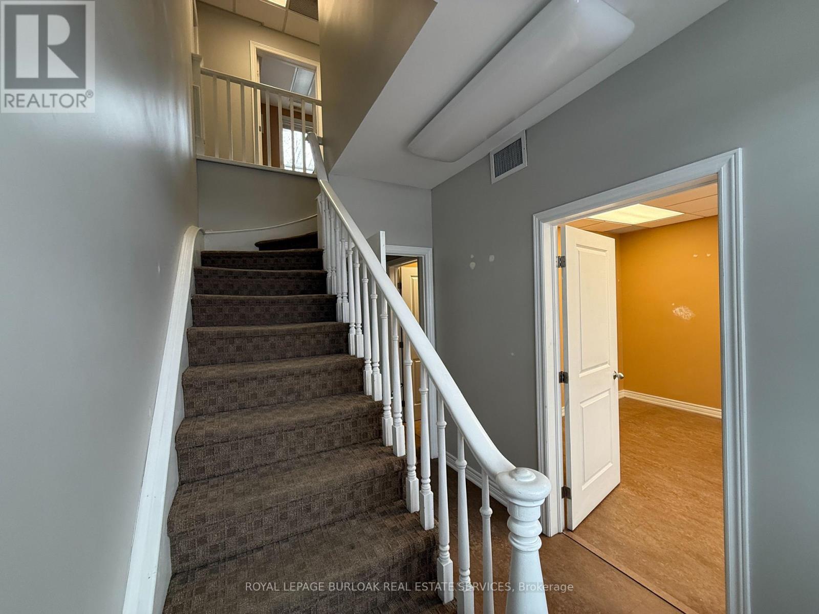 446 Plains Road E, Burlington, Ontario  L7T 2E1 - Photo 7 - W12821914