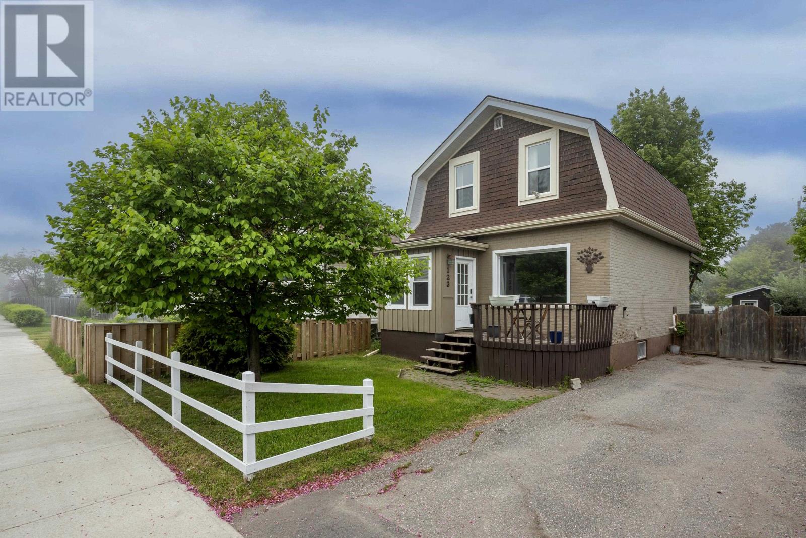 123 Francis St W, Thunder Bay, Ontario  P7E 4B8 - Photo 2 - TB2601476
