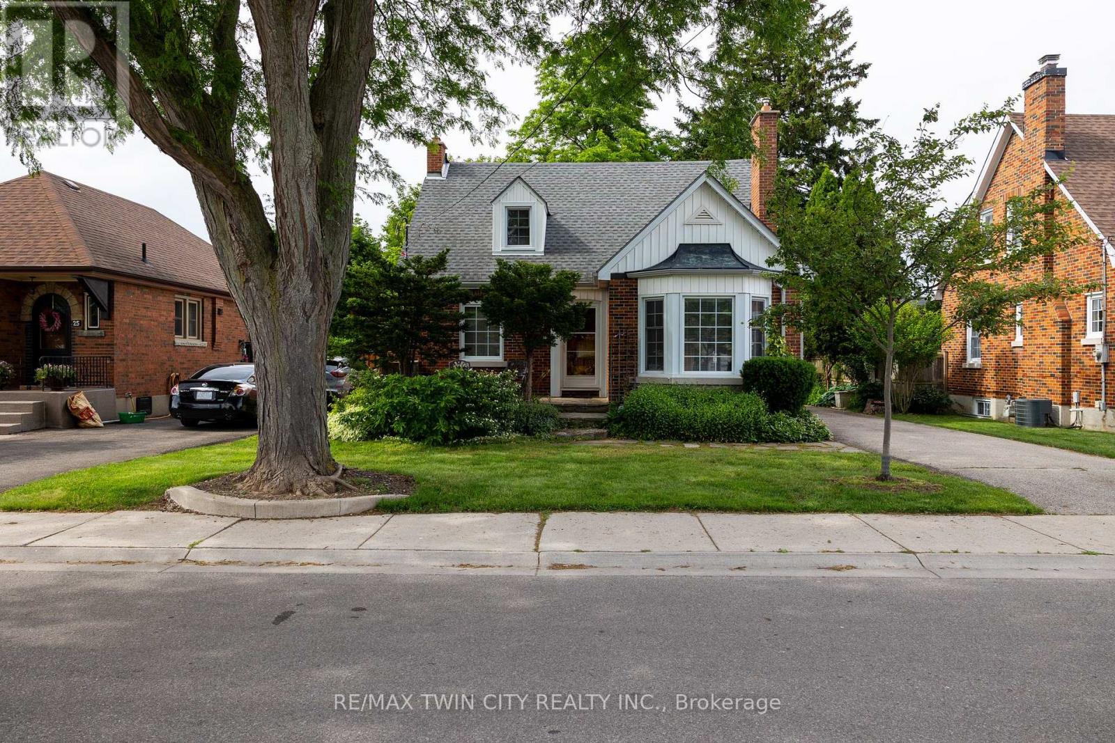 21 BALDWIN AVENUE, Brantford, Ontario