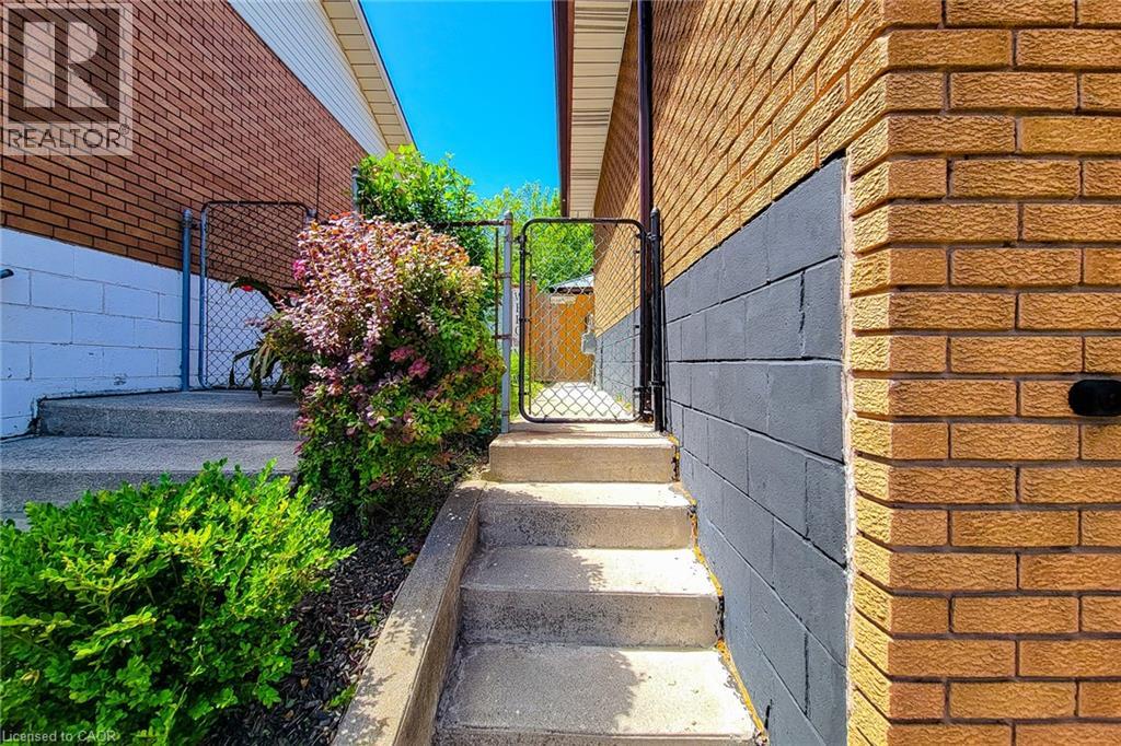 12 Maitland Avenue, Hamilton, Ontario  L9A 3J3 - Photo 3 - 40843254