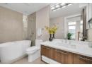 1152 Sunset Drive Unit# 1702, Kelowna, BC V1Y 9R7
