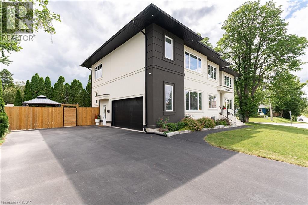 22 Lake Street, Grimsby, Ontario  L3M 2G7 - Photo 2 - 40843313