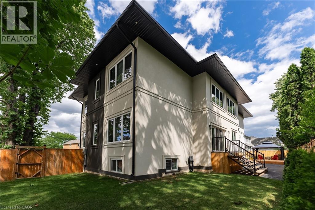 22 Lake Street, Grimsby, Ontario  L3M 2G7 - Photo 45 - 40843313
