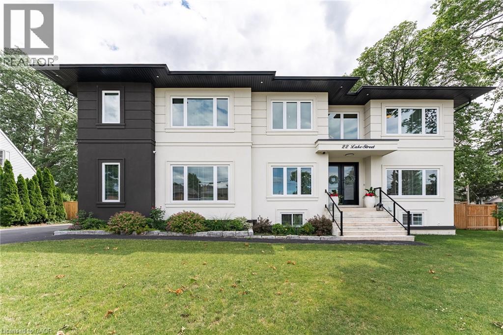22 LAKE Street, Grimsby, Ontario