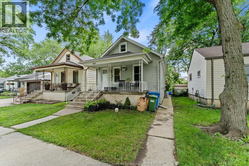 965 Bridge, Windsor, Ontario  N9B 2M9 - Photo 3 - 26015324
