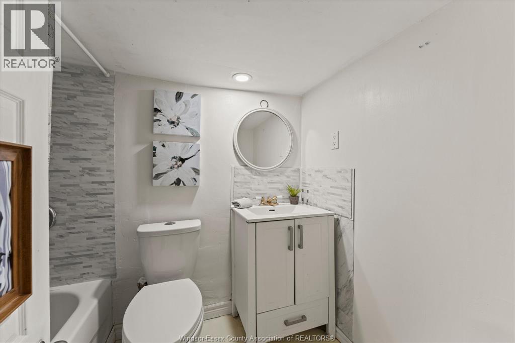 965 Bridge, Windsor, Ontario  N9B 2M9 - Photo 30 - 26015324