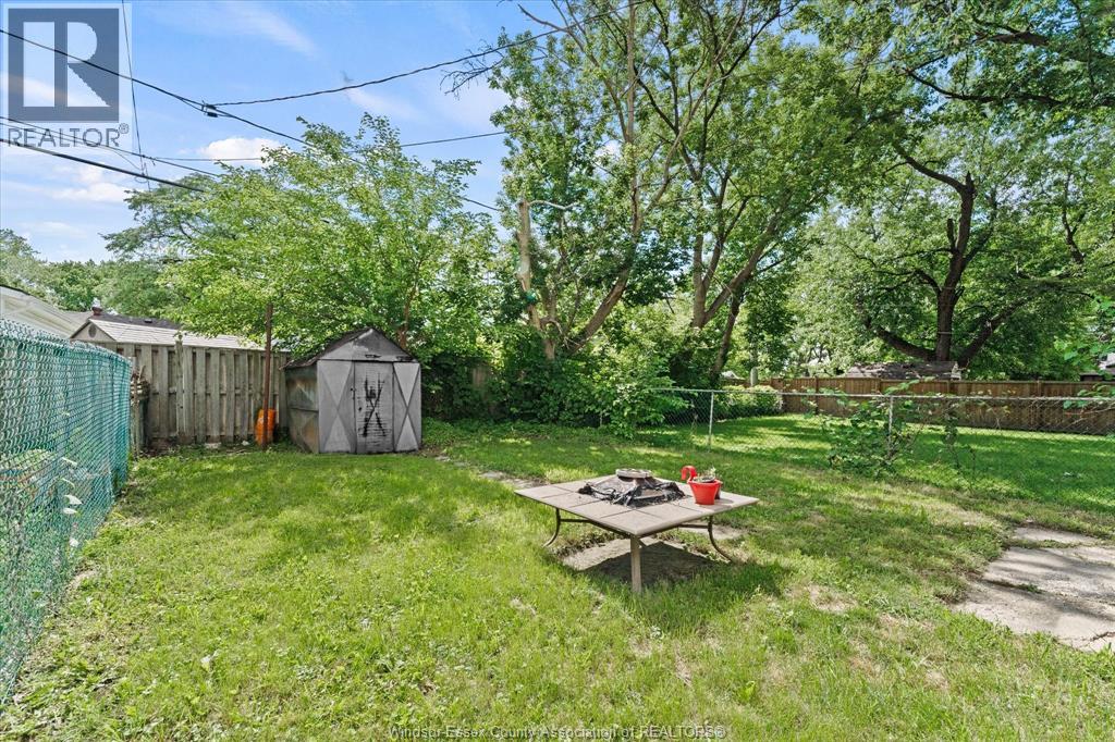 965 Bridge, Windsor, Ontario  N9B 2M9 - Photo 33 - 26015324