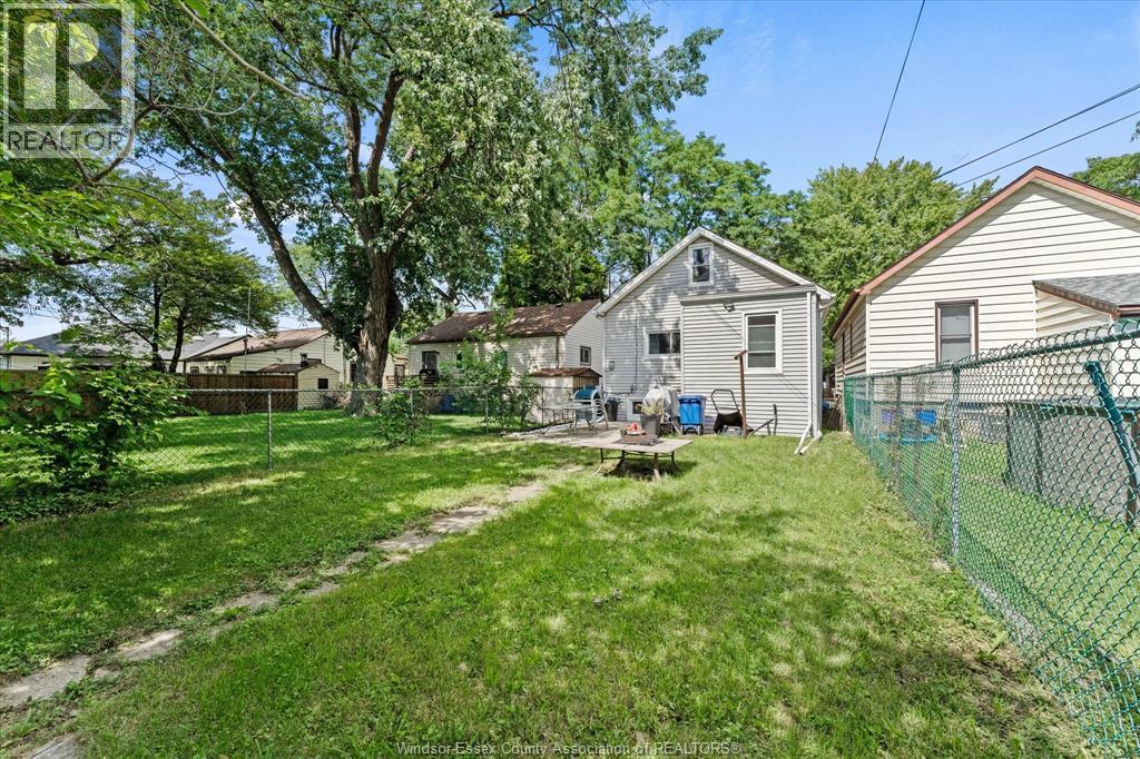 965 Bridge, Windsor, Ontario  N9B 2M9 - Photo 34 - 26015324