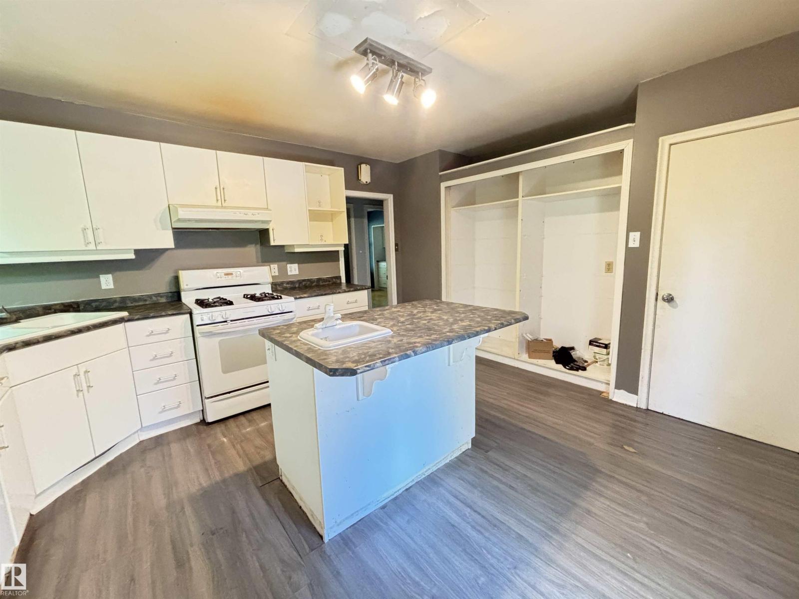 6713 106 St NW NW, Edmonton, Alberta  T6H 2W1 - Photo 3 - E4495812