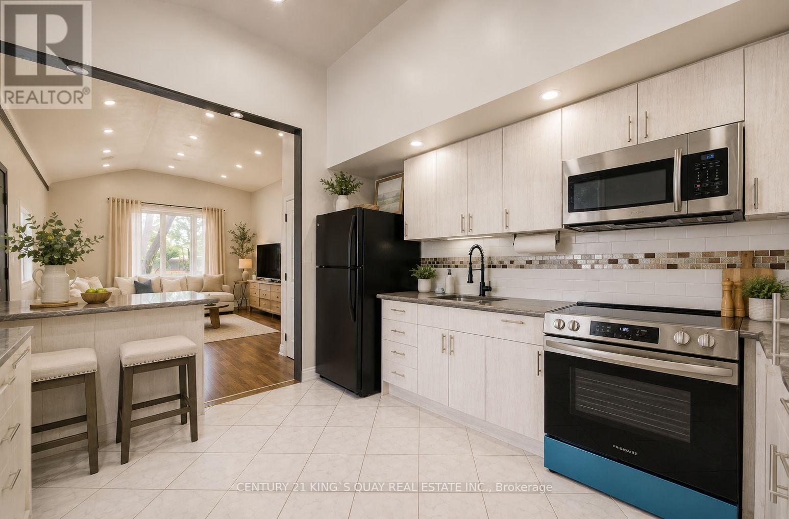 18 Benhur Crescent, Toronto, Ontario  M1H 1P3 - Photo 7 - E13489678