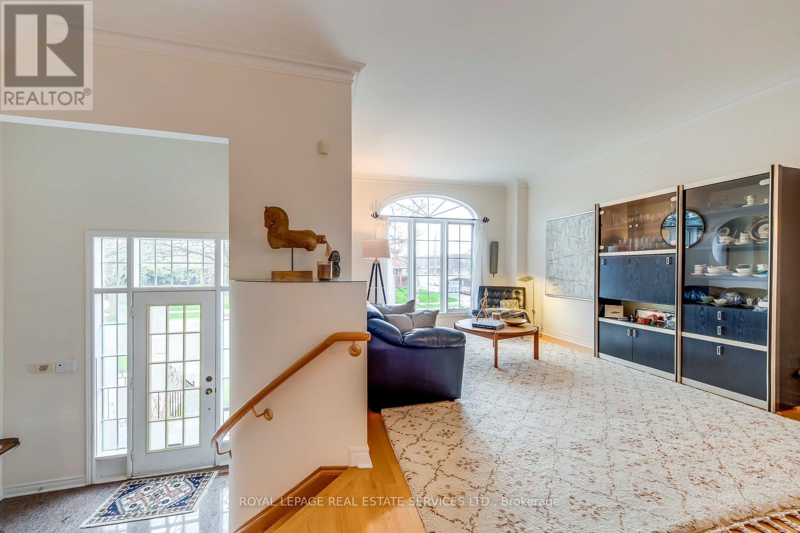 175 La Rose Avenue, Toronto, Ontario  M9P 3W1 - Photo 10 - W13077748