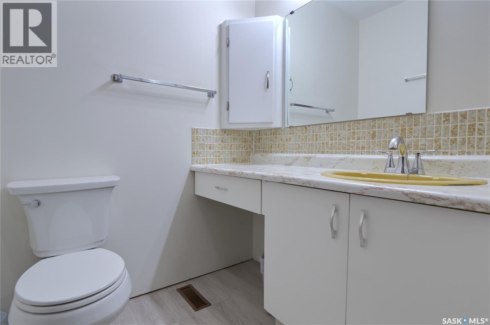 951 Grandview Street W, Moose Jaw, Saskatchewan  S6H 5M1 - Photo 18 - SK040765